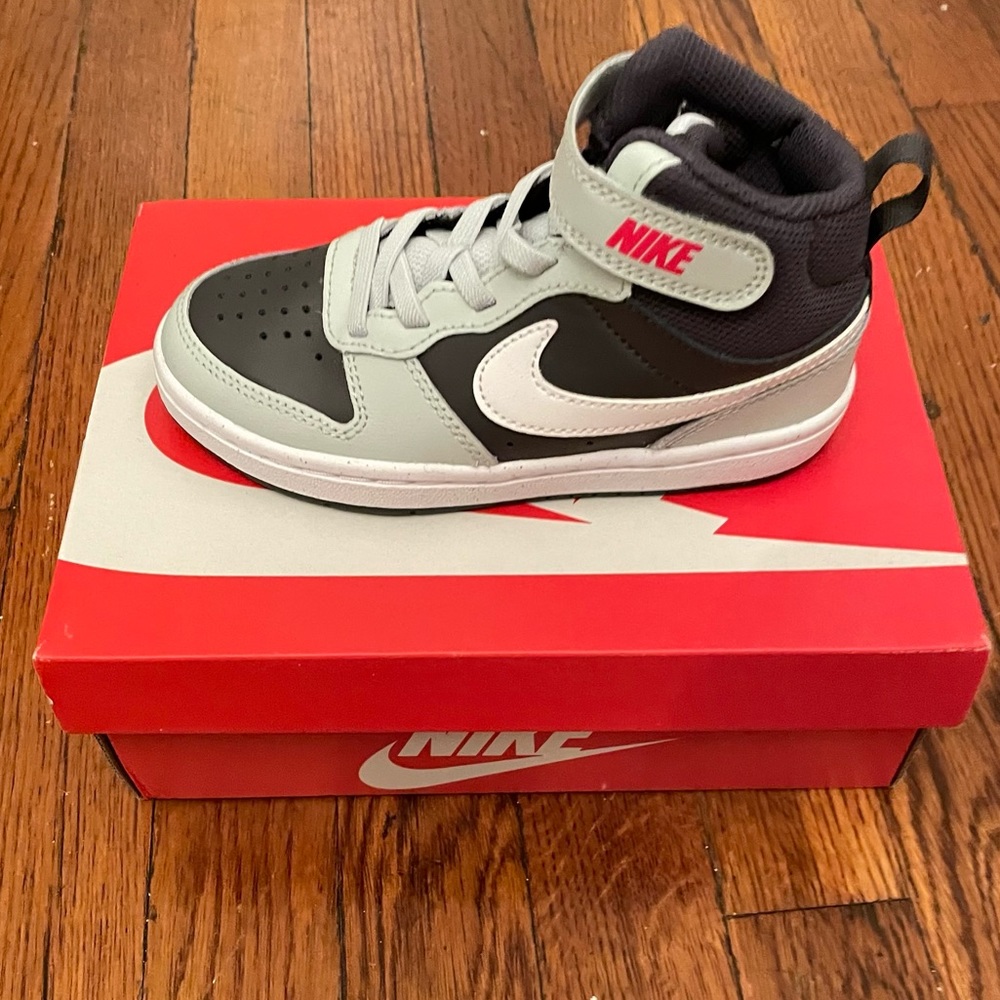 NEW NIKE COURT BOROUGH MID 2 - Size 11c